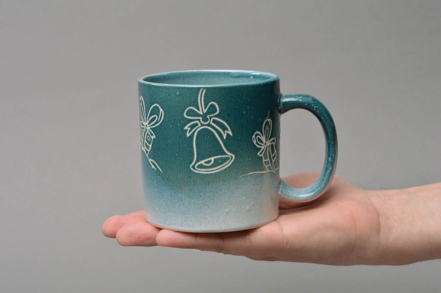 Jolie tasse en porcelaine peinte de glaçure bleue faite main motif Noël photo 4