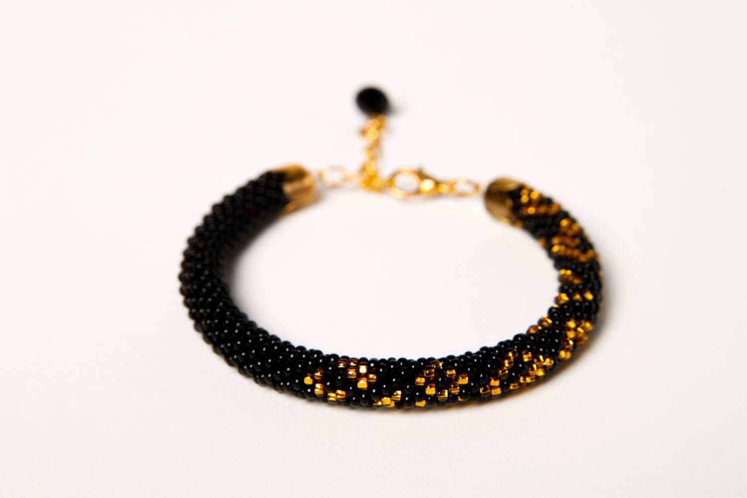 Bracelet perles rocaille Bijou fait main noir et or Accessoire femme cadeau photo 3