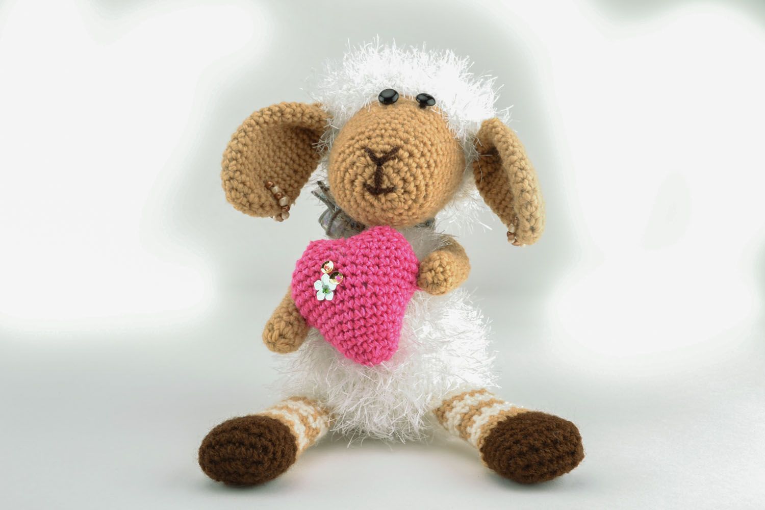 Giocattolo a maglia fatto a mano pupazzo morbido a forma di pecorella
 foto 1