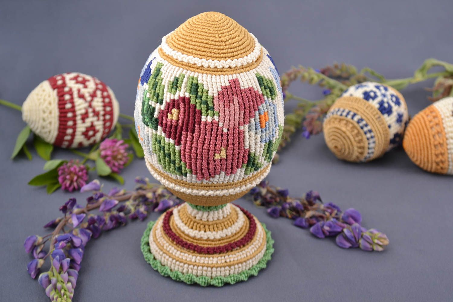 Oeuf de Pâques original en macramé beau à motif floral décoratif grand fait main photo 1