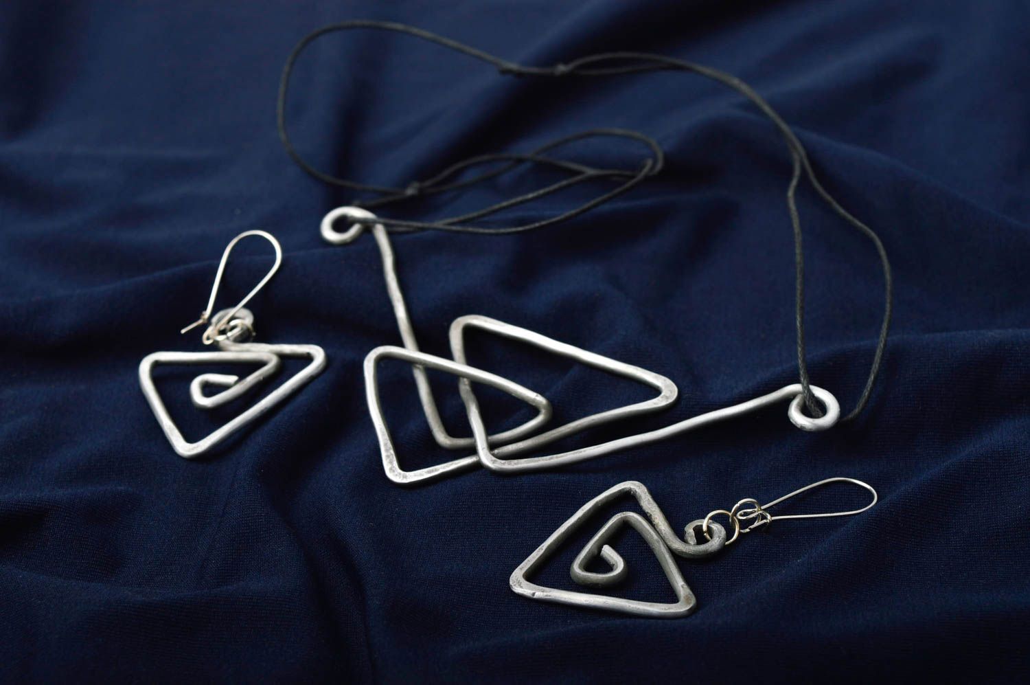 Handmade Schmuck Set aus Aluminium Damen Ohrringe Ketten Anhänger Dreiecke foto 2