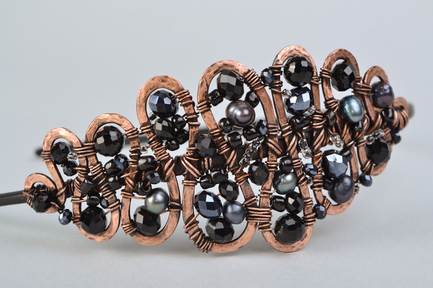 Serre-tête en cuivre fait main wire wrapping avec perles fantaisie noires photo 4