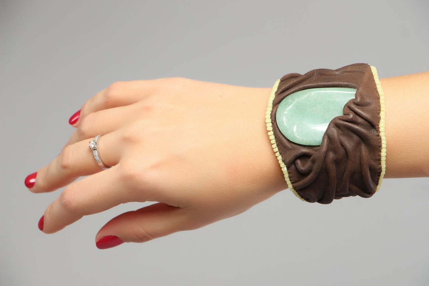 Leather bracelet with jade stone Traffic photo 4