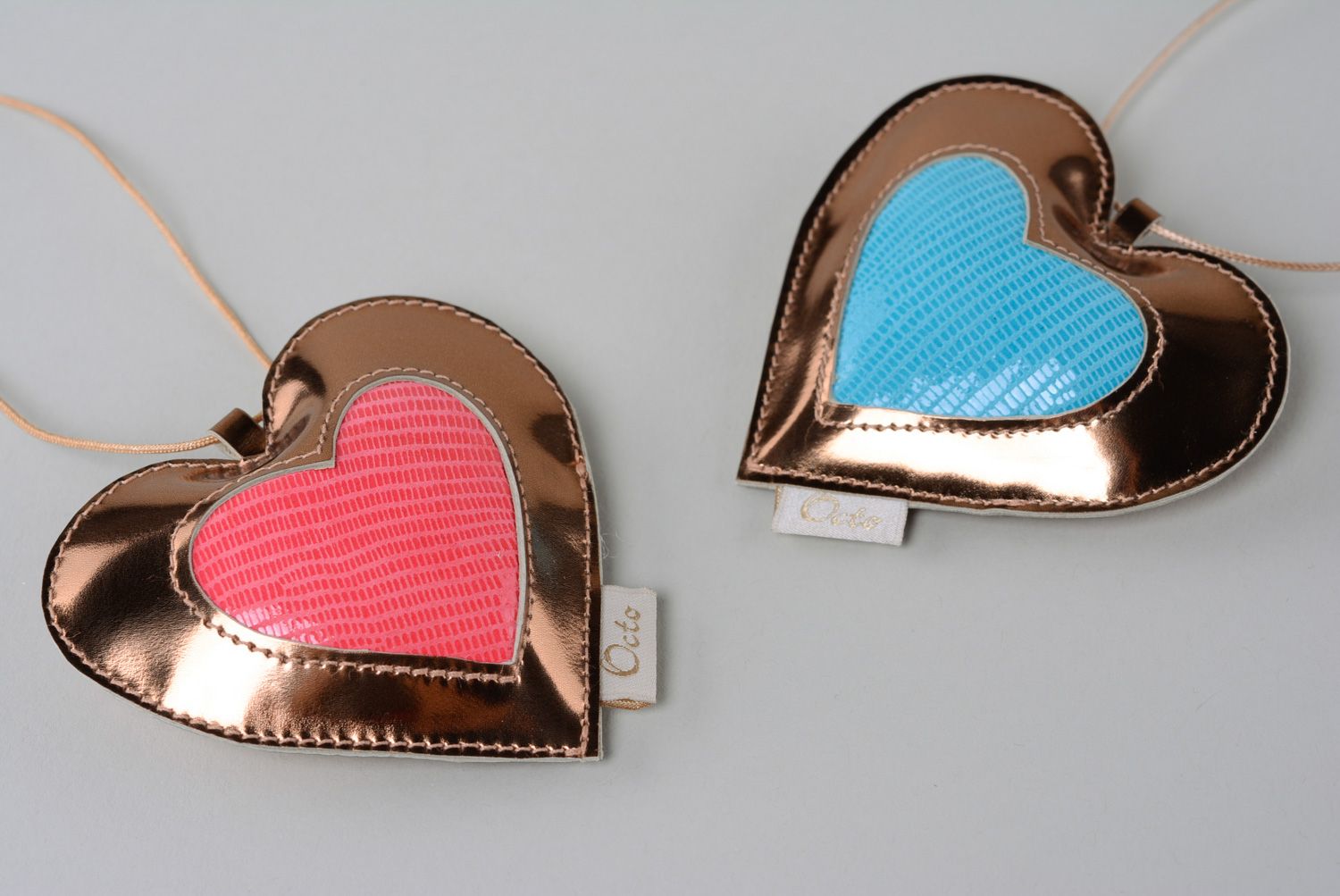 Handmade genuine leather heart-shaped keychain charm for handbags of two colors  photo 3