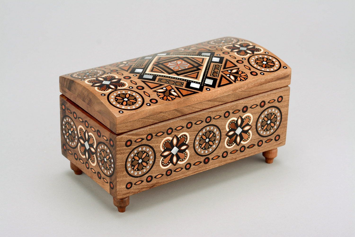 Wooden box inlaid with wood pieces photo 4