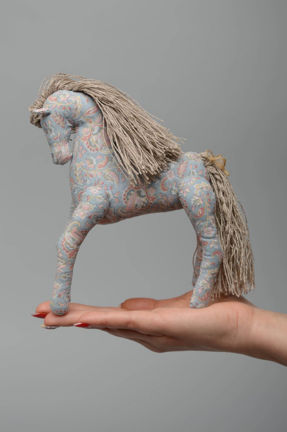Текстильная игрушка лошадка с пышной гривой фото 3