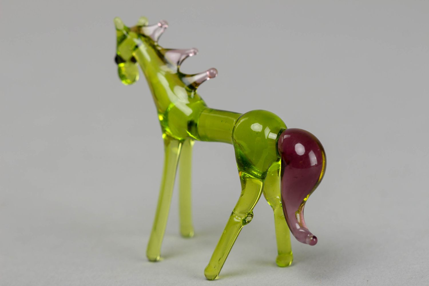 Lampwork Figur aus Glas Hellgrünes Pferd foto 2