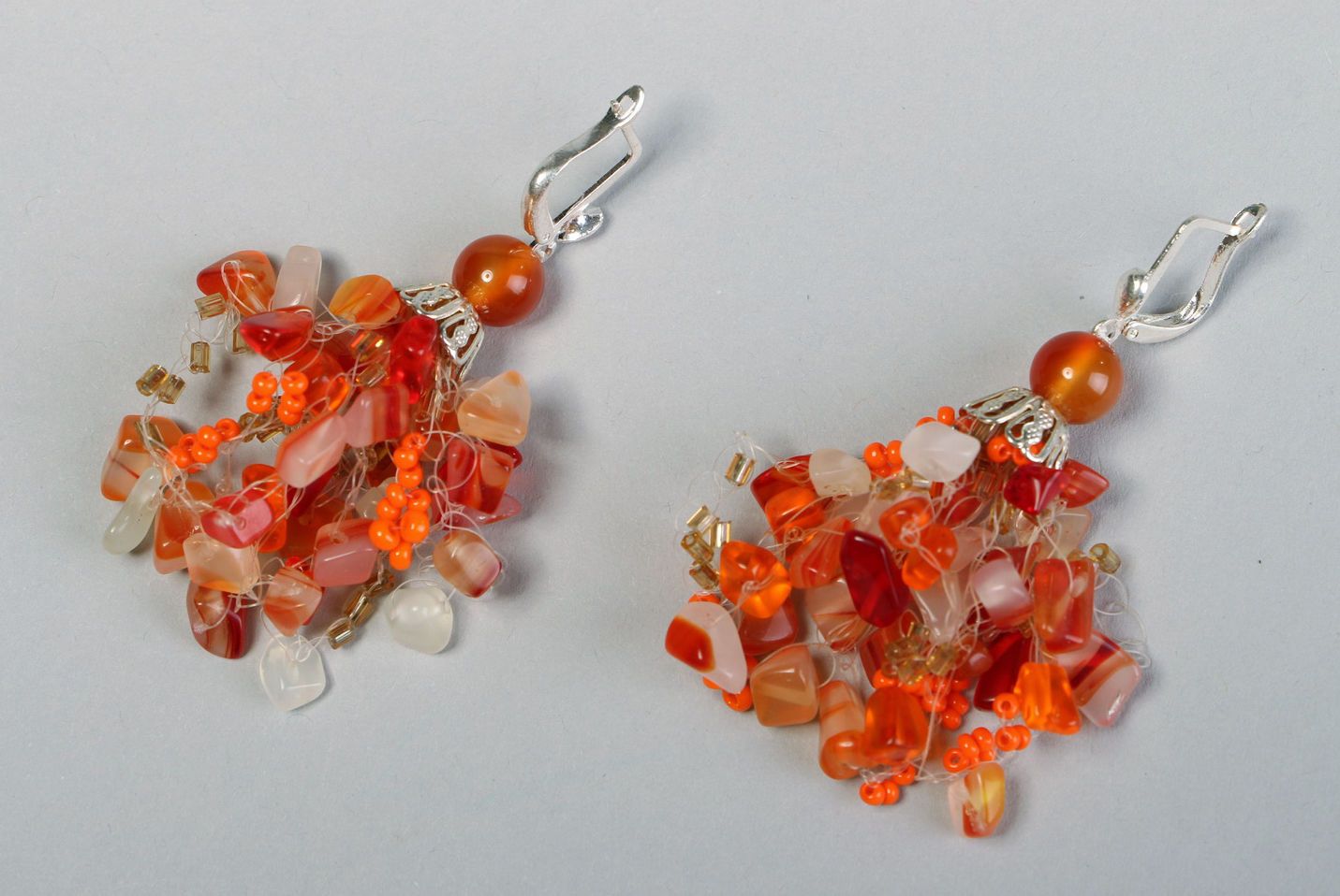 Boucles d'oreilles avec cornaline et perles de rocaille tchèques  photo 3