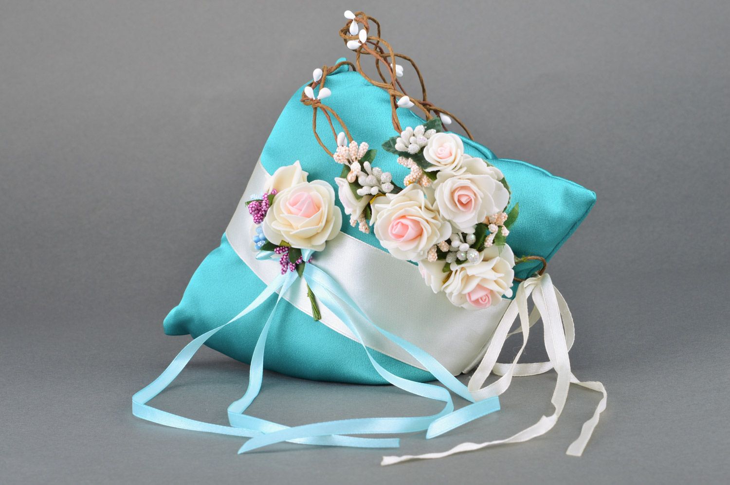 Set of handmade wedding accessories 2 items floral headband and ring pillow  photo 2