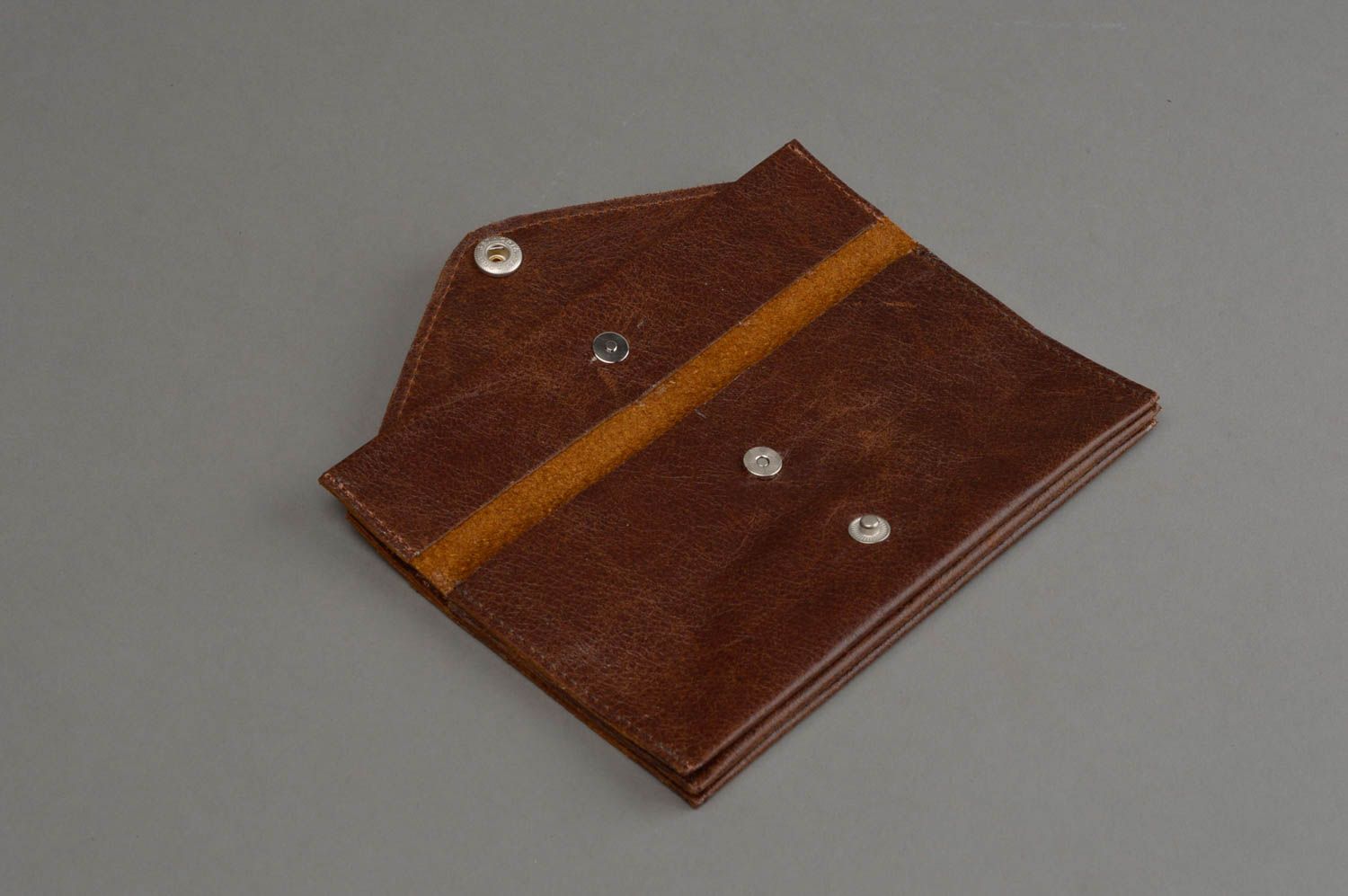 Большой бумажник из натуральной кожи ручной работы коричневый мужской авторский фото 4