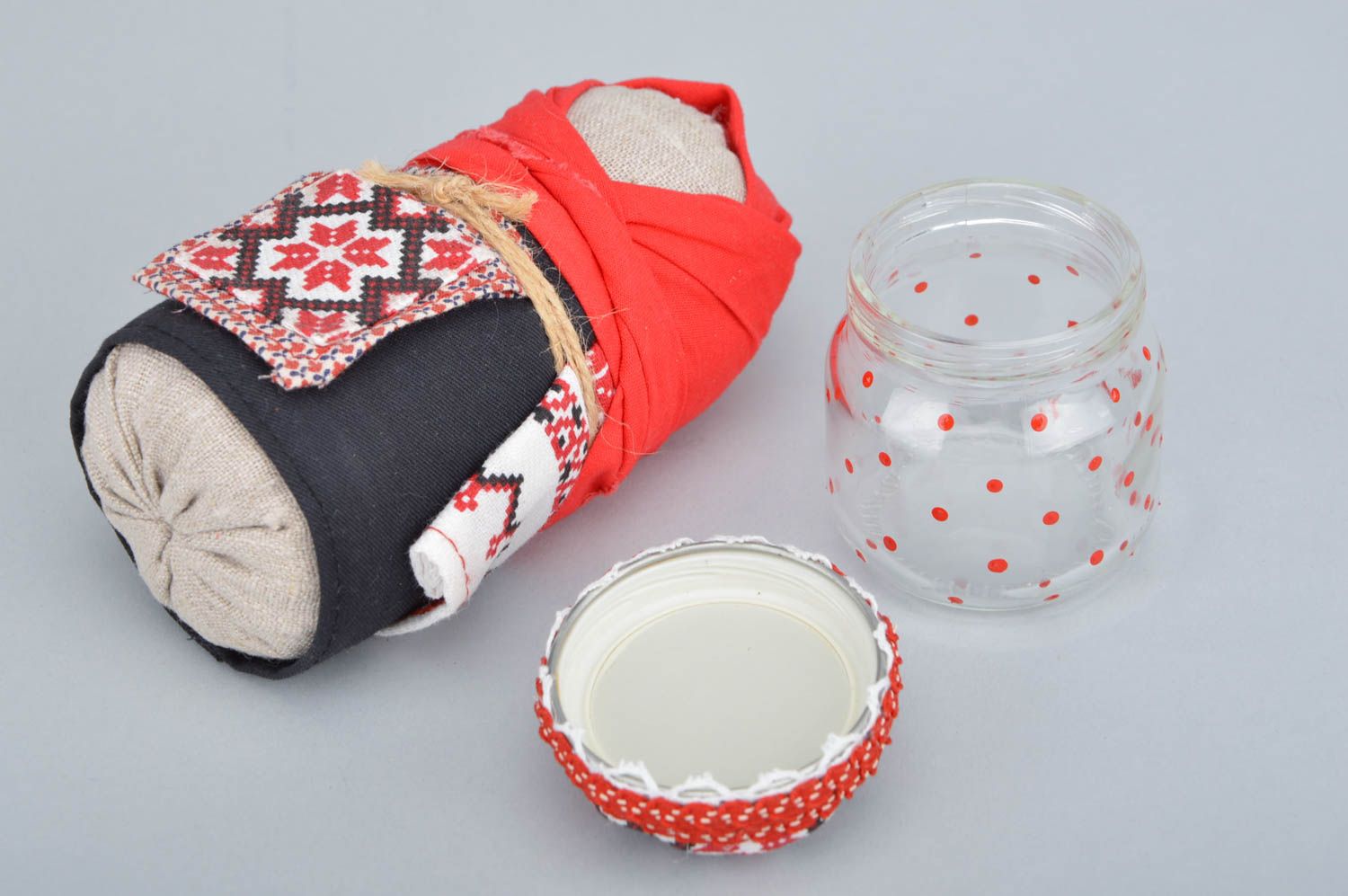 Тканевая кукла в этническом стиле и игольница ручной работы набор из 2 изделий фото 4