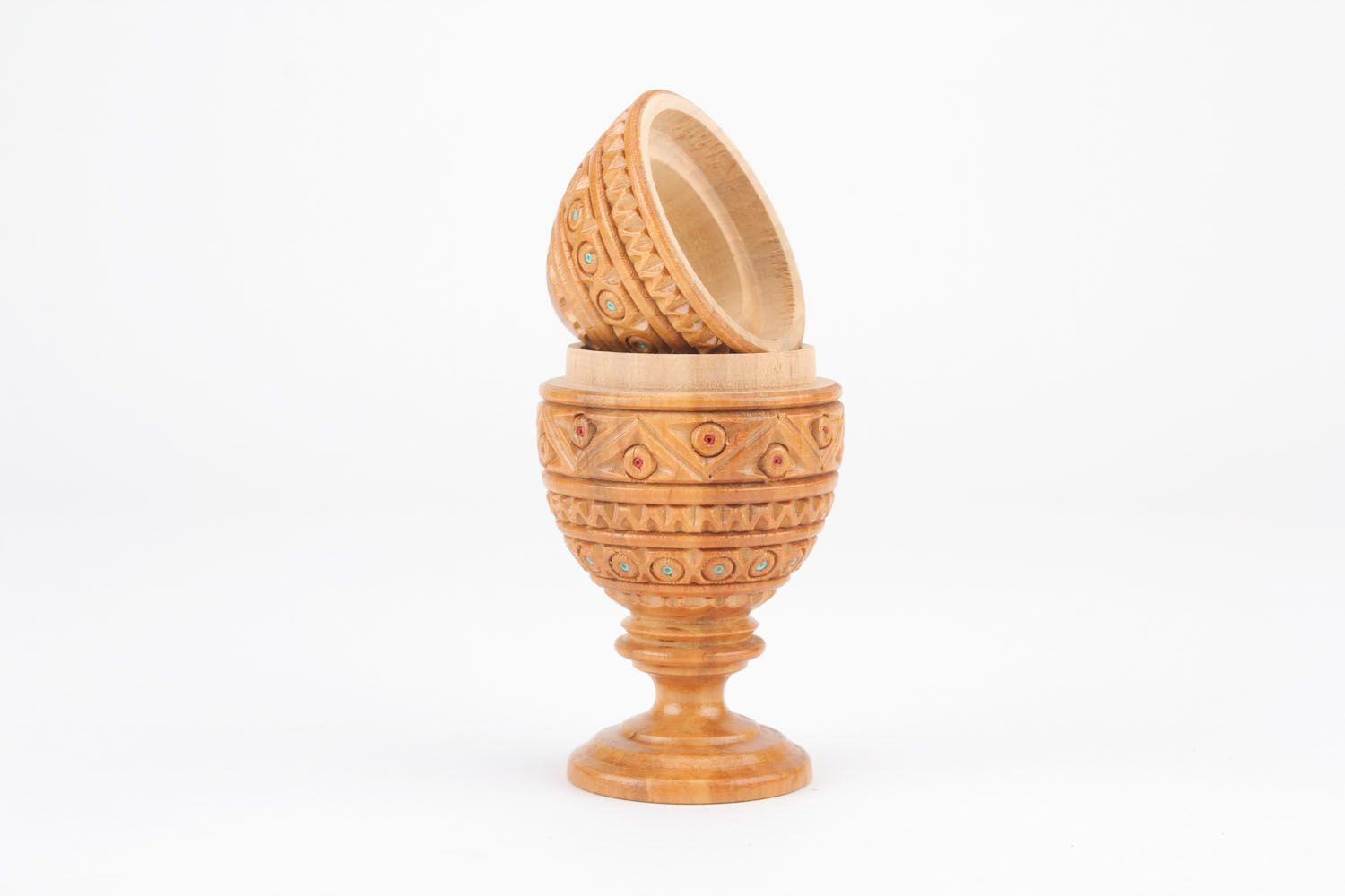 Boîte en bois en forme d’œuf sculpté photo 1