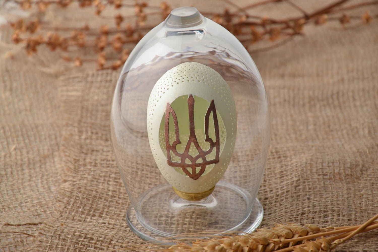Гусиное яйцо с гравировкой Герб Украины фото 1