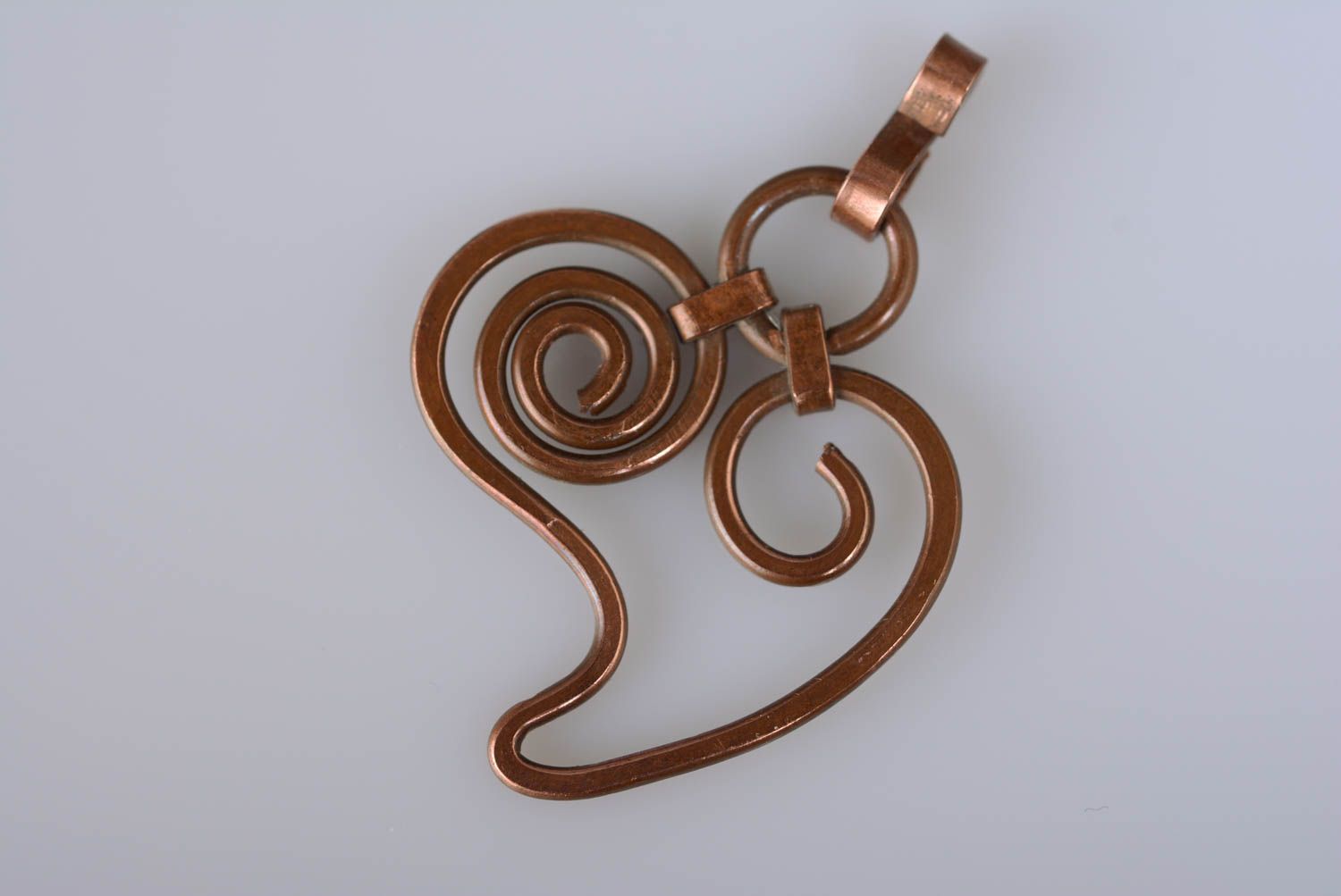 Petit pendentif en cuivre torsadé coeur fait main technique wire wrapping photo 4