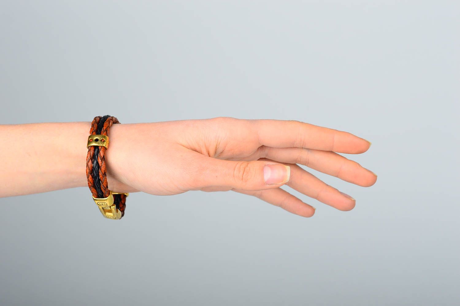 Кожаный браслет ручной работы необычный браслет на руку украшение из кожи фото 2