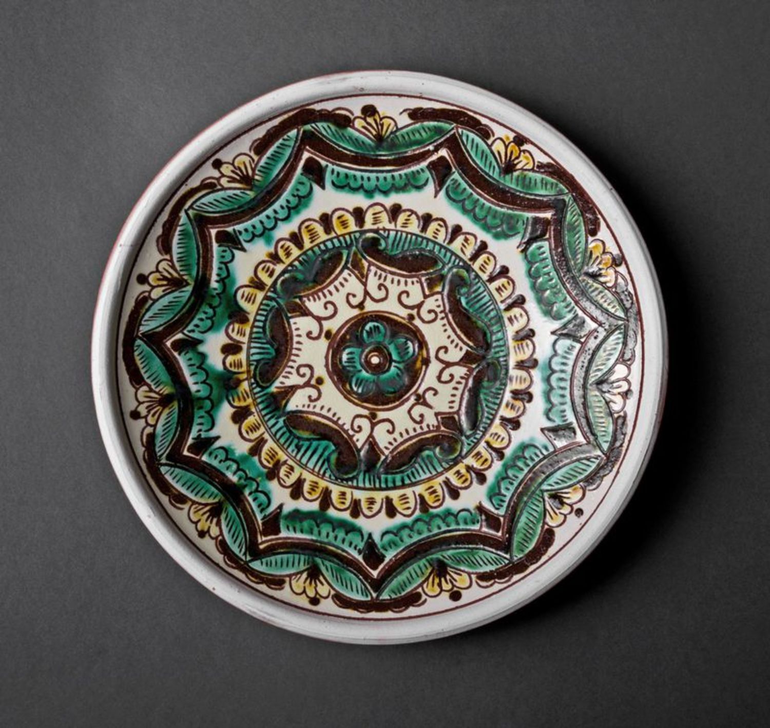 Decorative plate with stand photo 4