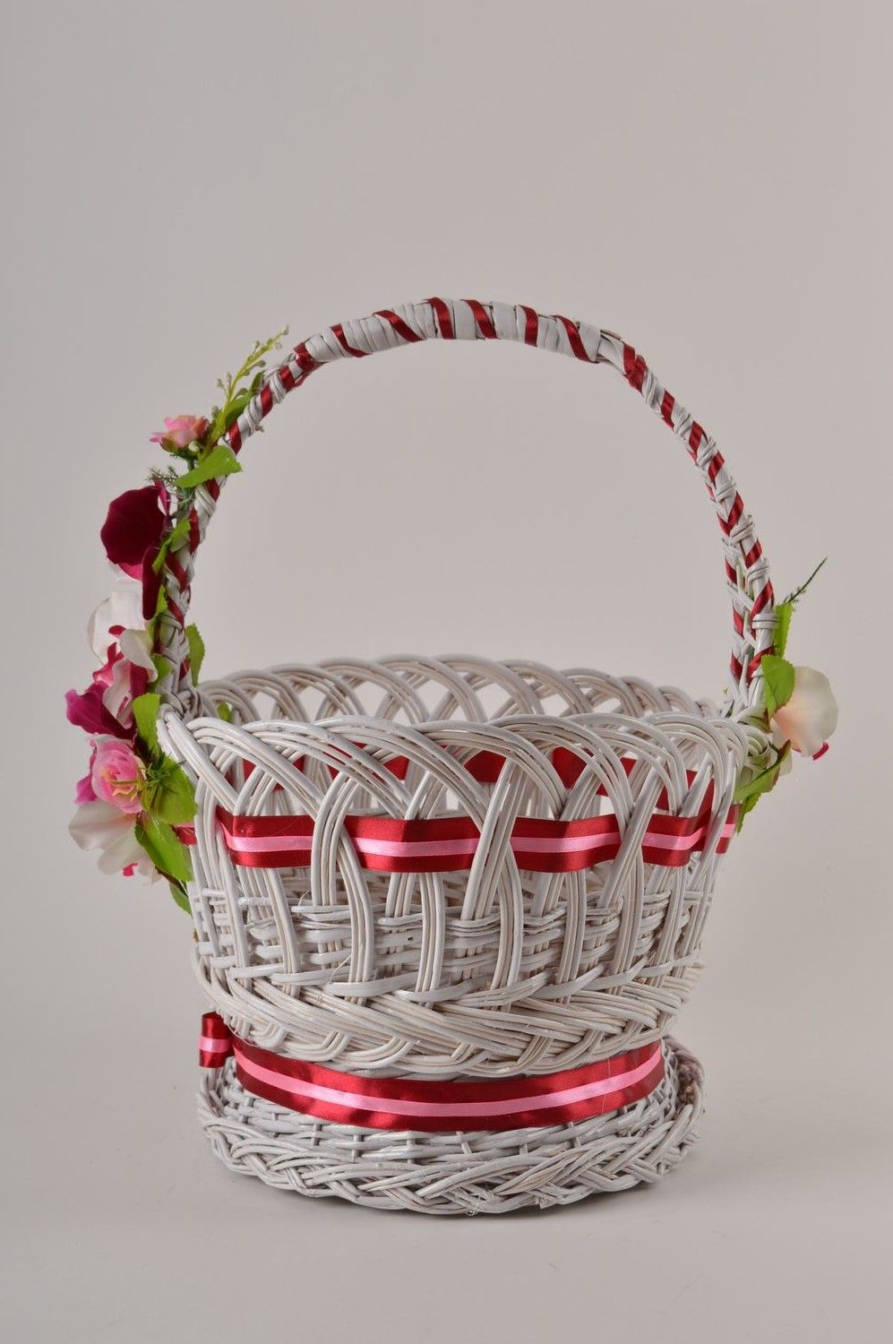 Плетеная корзина с цветами ручной работы изделие из лозы подарок женщине фото 5
