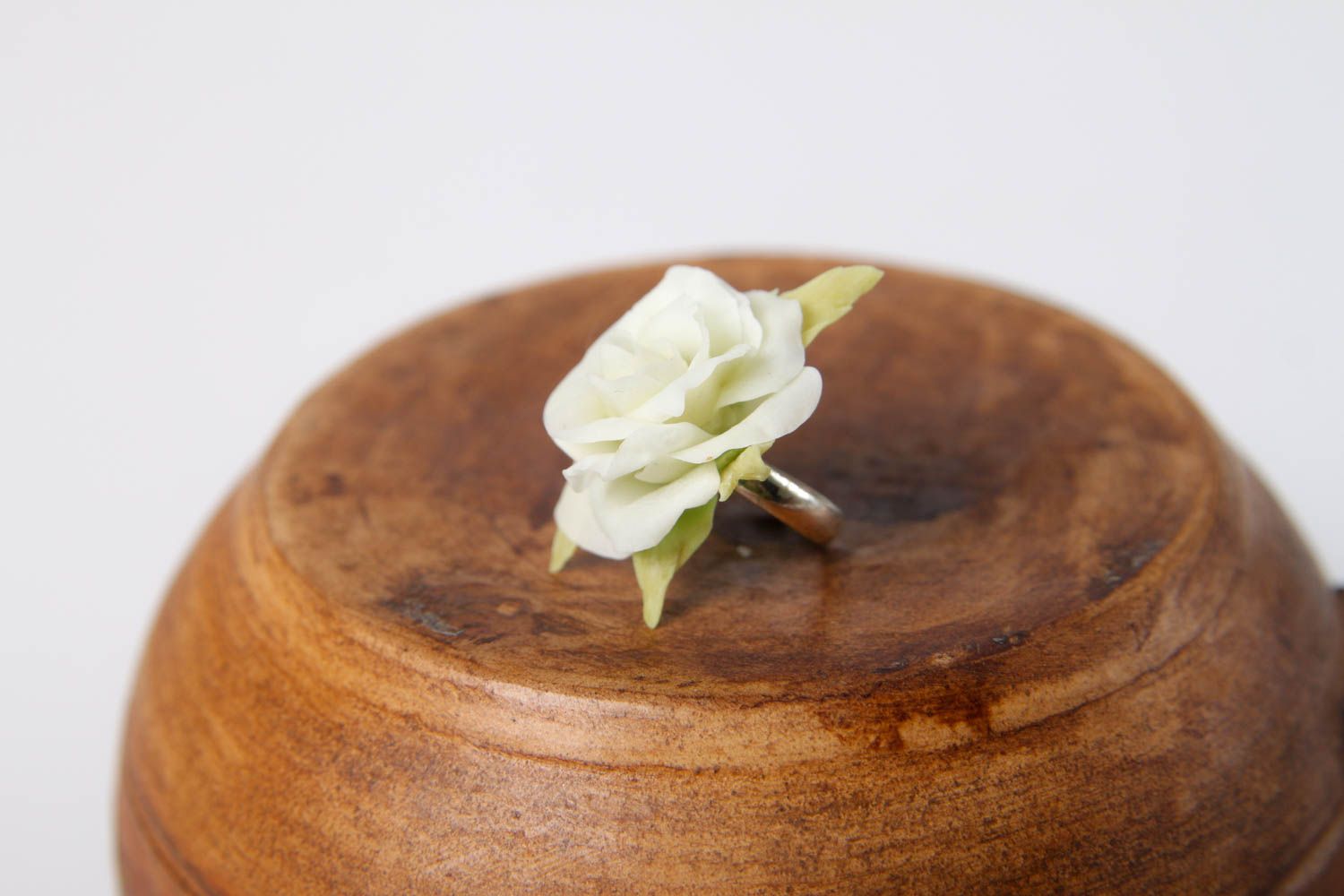 Handmade Damen Schmuck Set Blumen Ring und Schmuck Ohrhänger aus Polymerton weiß foto 4