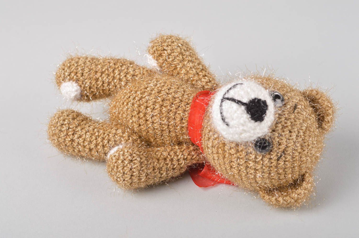 Jouet Ours tricoté au crochet Peluche faite main avec noeud rouge Cadeau enfant photo 3