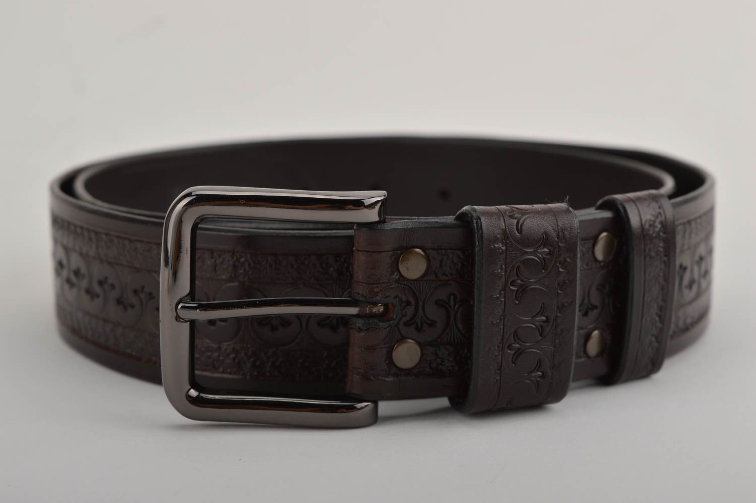Cinturón de cuero hecho a mano color negro ropa masculina accesorio de moda foto 5