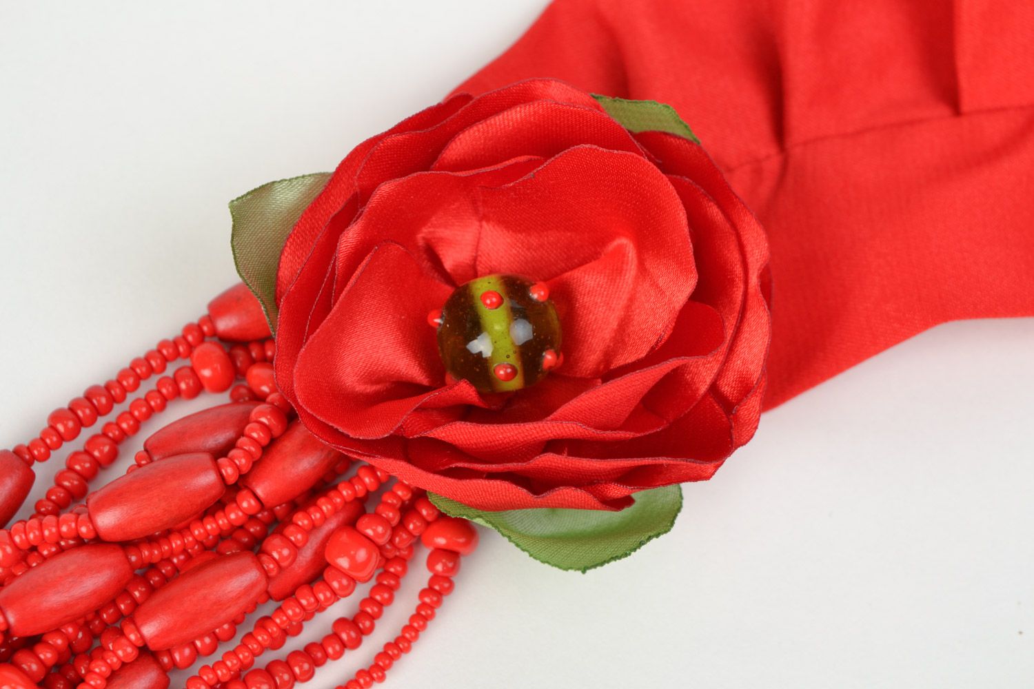 Gros collier en satin couleur rouge de design fait main fleurs Coquelicots photo 3