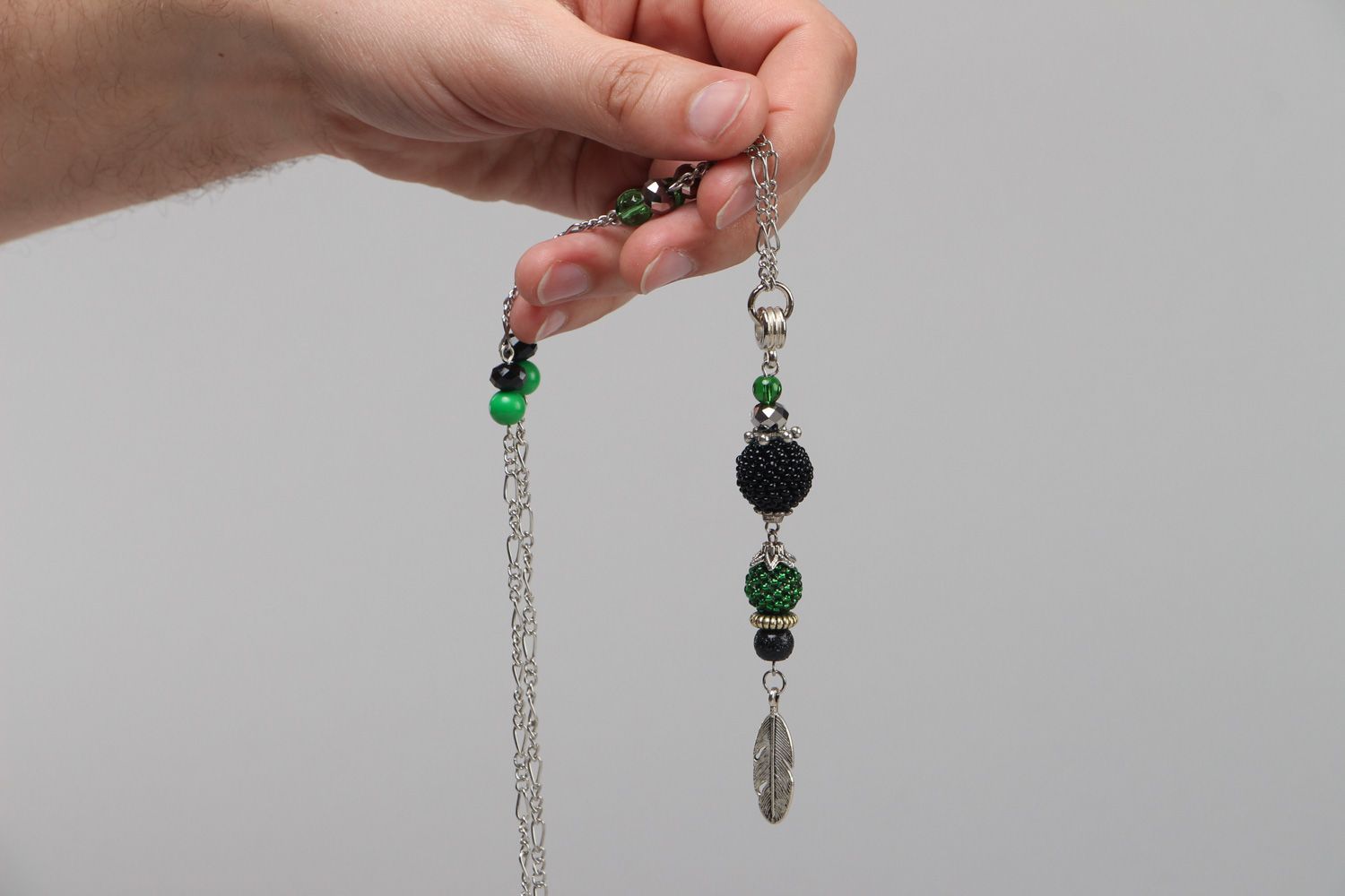 Collier en perles en verre et métal fait main bijou original pour femme photo 4