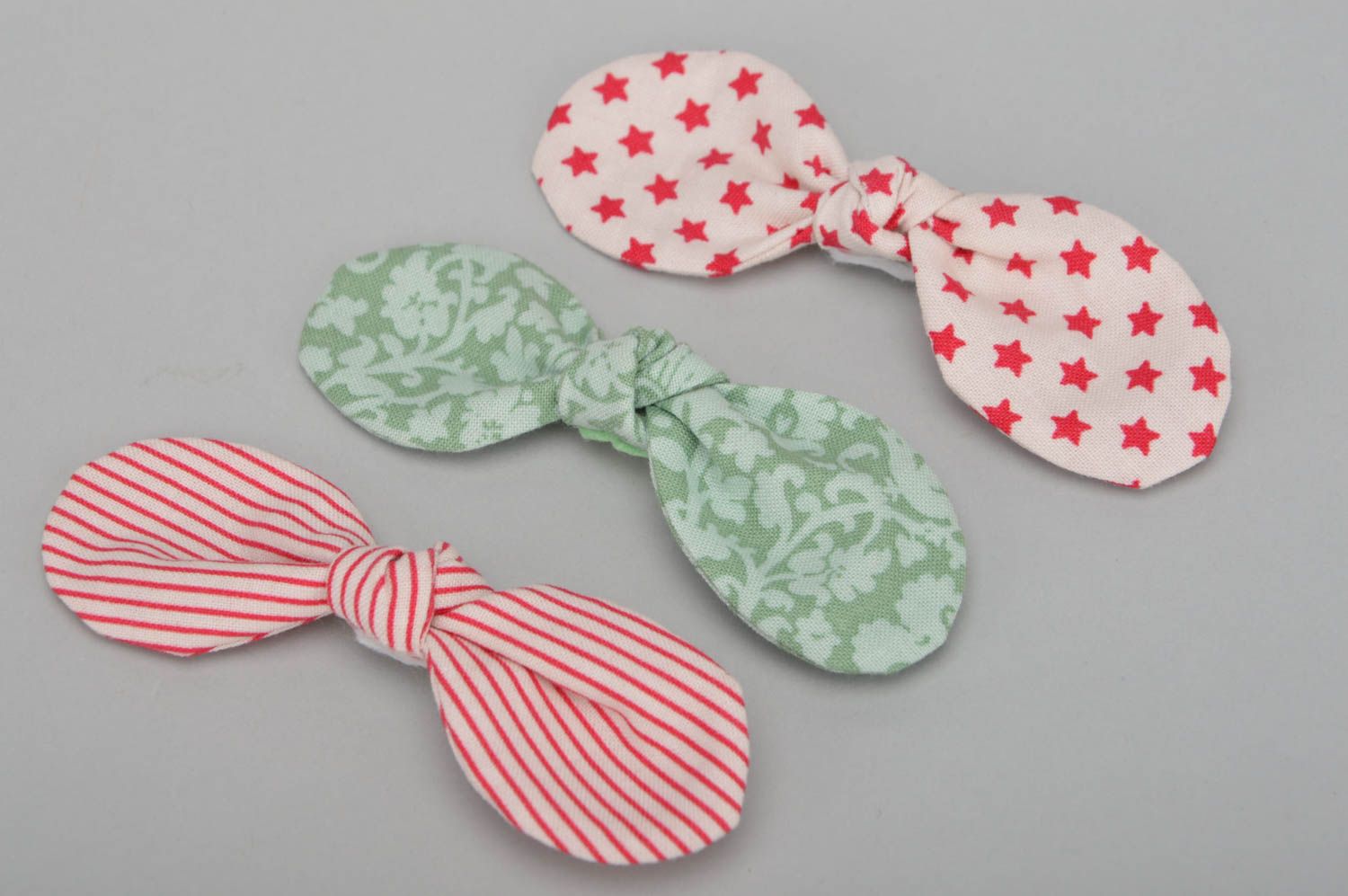 Set of 3 handmade children's designer fabric bow barrettes with different prints photo 2
