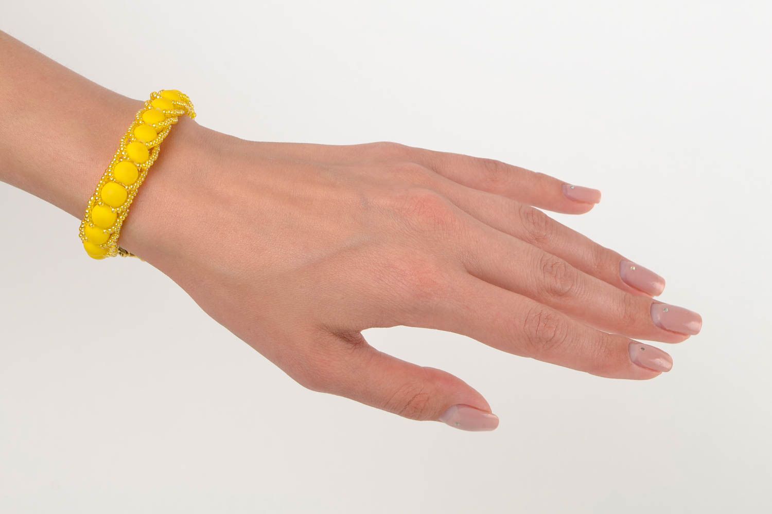 Bracelet en perles de rocaille Bijou fait main jaune Accessoire femme original photo 2
