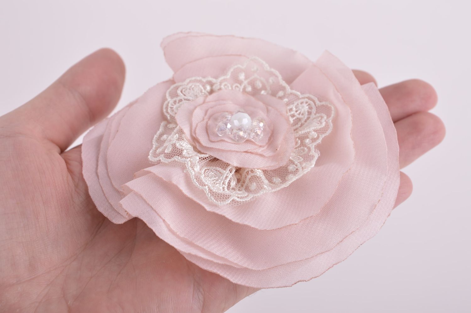 Broche fleur faite main Accessoire femme rose pâle textile Cadeau femme photo 5