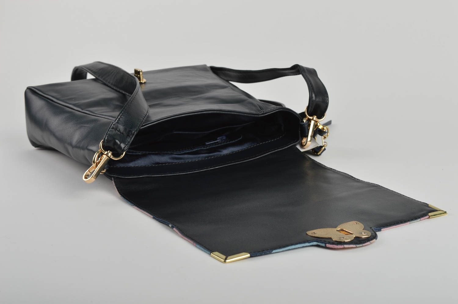 Сумка ручной работы сумка через плечо кожаная сумка черная маленькая стильная фото 4