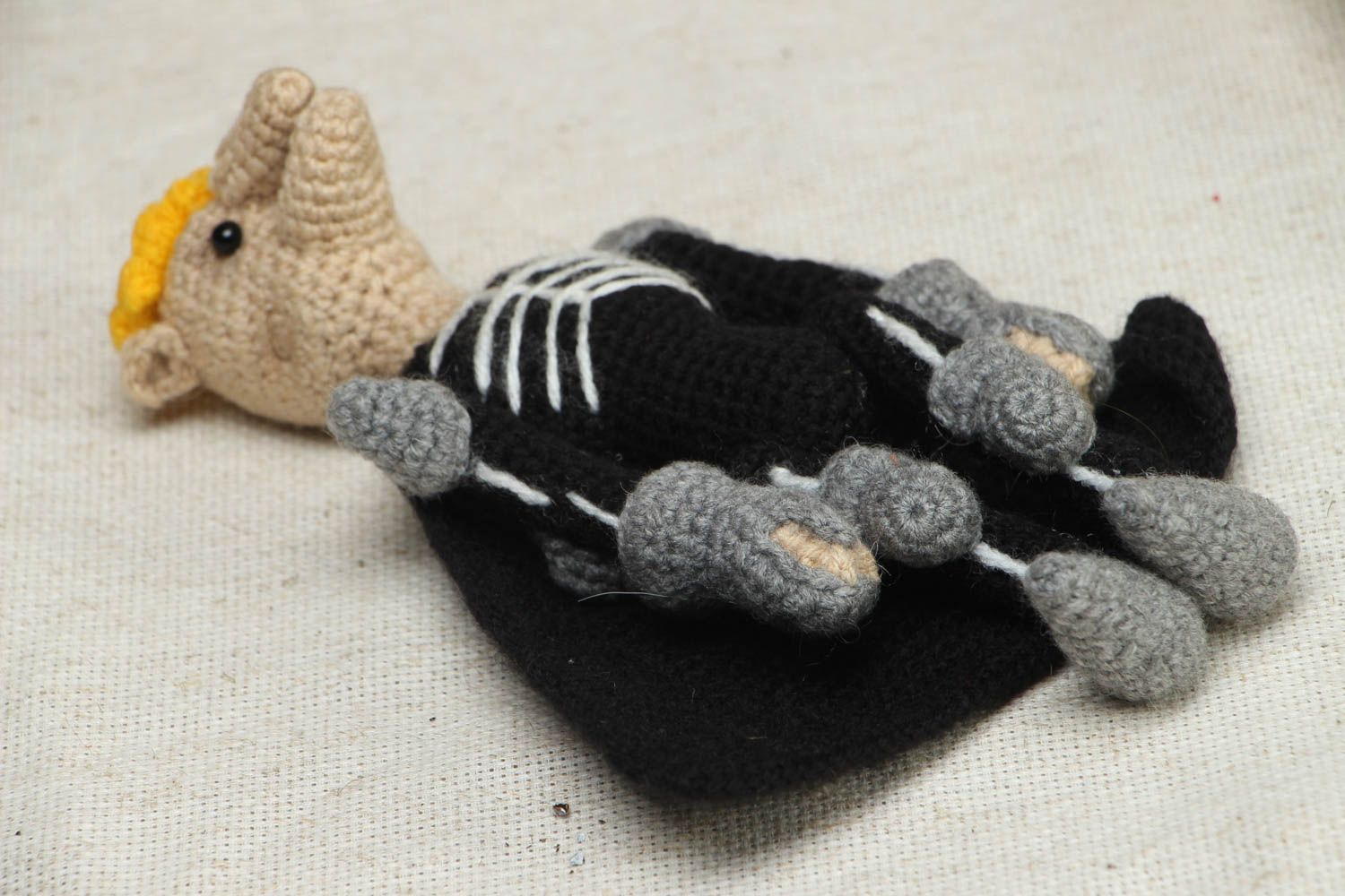 Peluche tricotée au crochet en forme de Kochtcheï photo 3