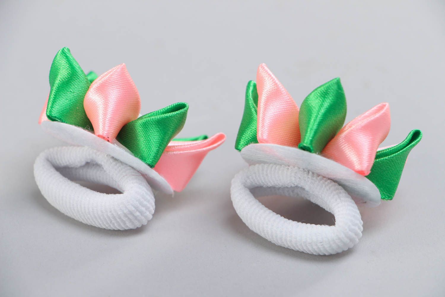Set of handmade kanzashi ribbon flower scrunchies 2 pieces photo 4