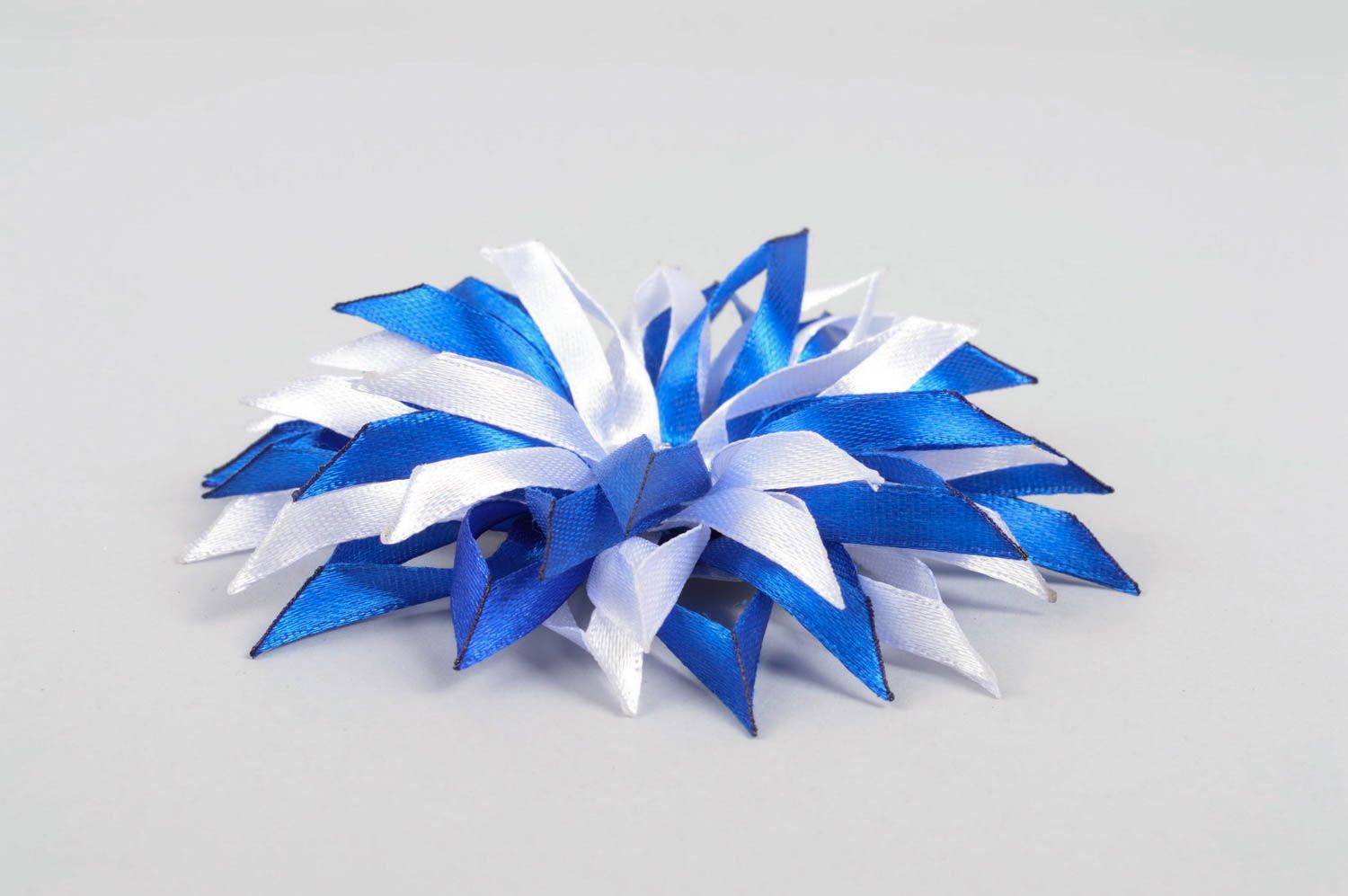 Handmade Haar Spange festlicher Haarschmuck Mode Accessoire mit Blume weiß blau foto 3