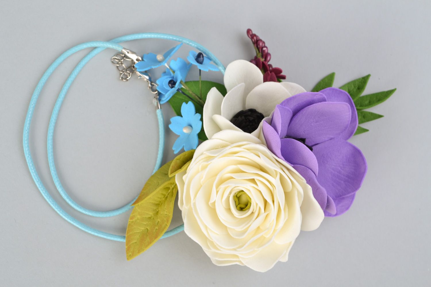 Collar artesanal de gamuza plástica con flores foto 5