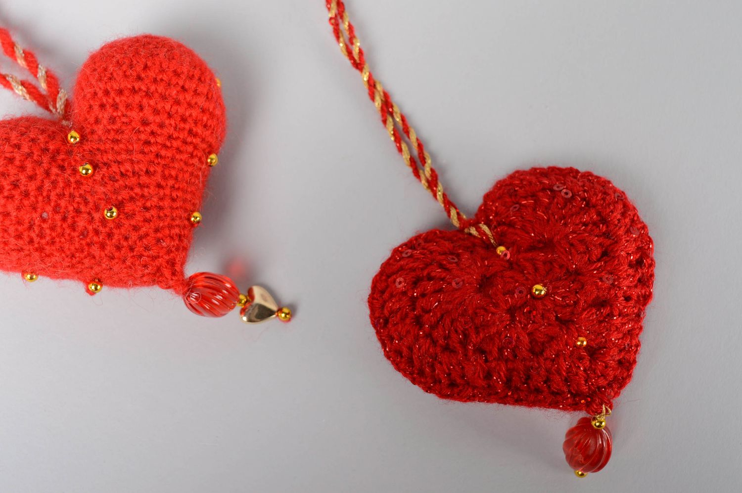 Red crochet heart pendant photo 2