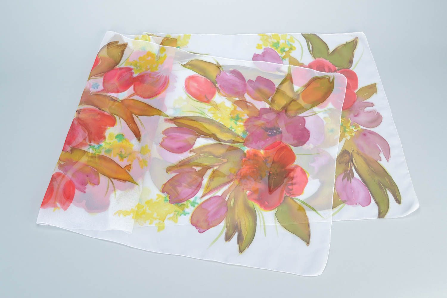 Легкий шифоновый шарф с цветами расписанный батиком аксессуар ручной работы   фото 5