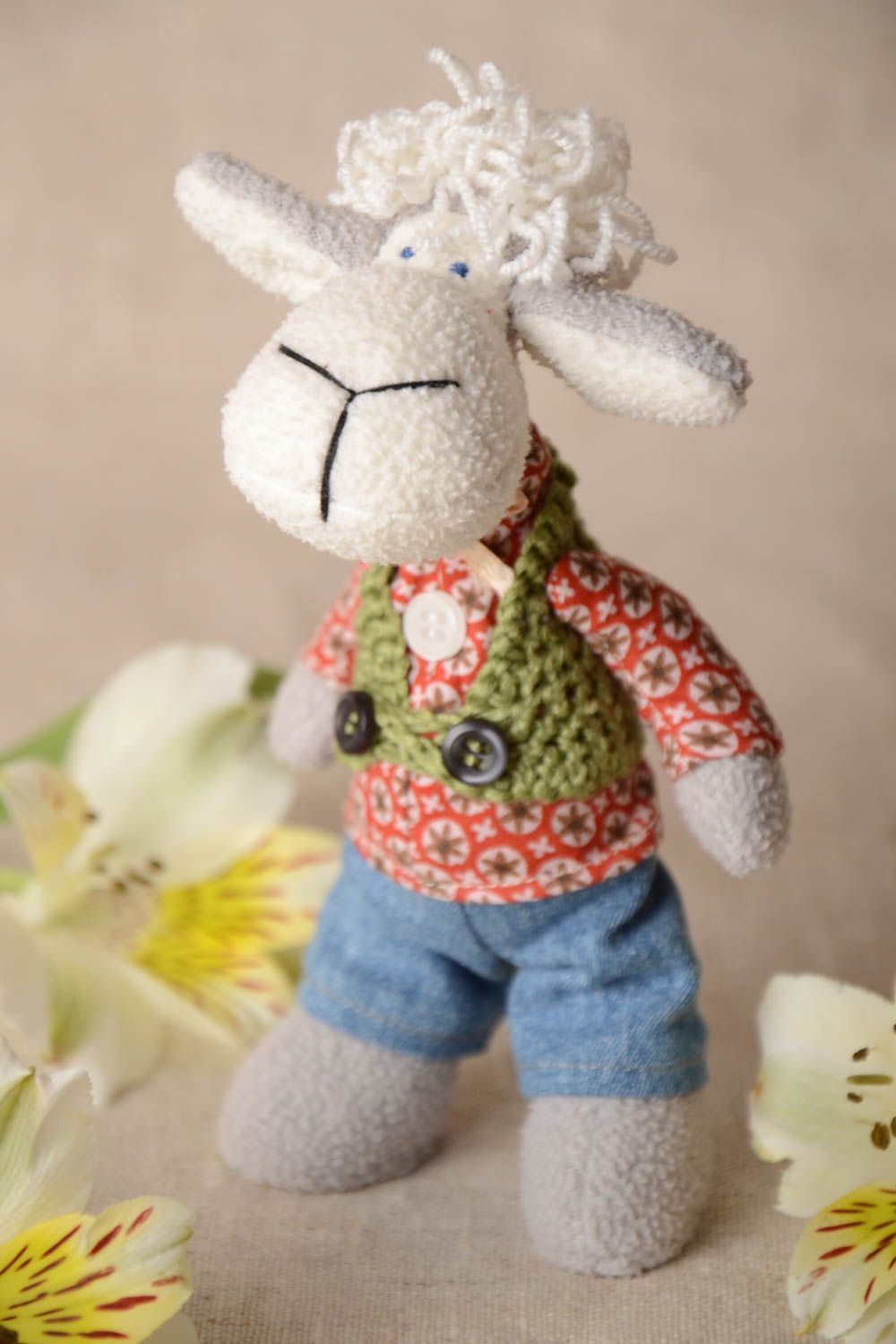 Originelles handmade Kuscheltier Schaf aus Stoff schön für Kinder und Dekor foto 1