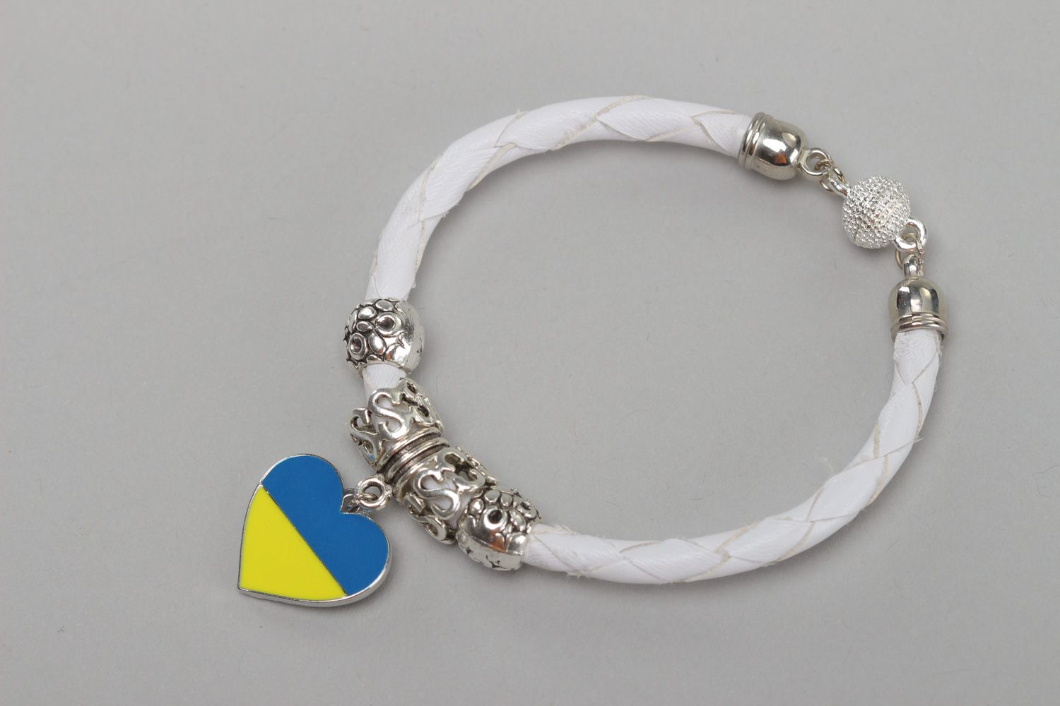 Handmade artificial white leather charm bracelet with a heart-shaped charm for women photo 2