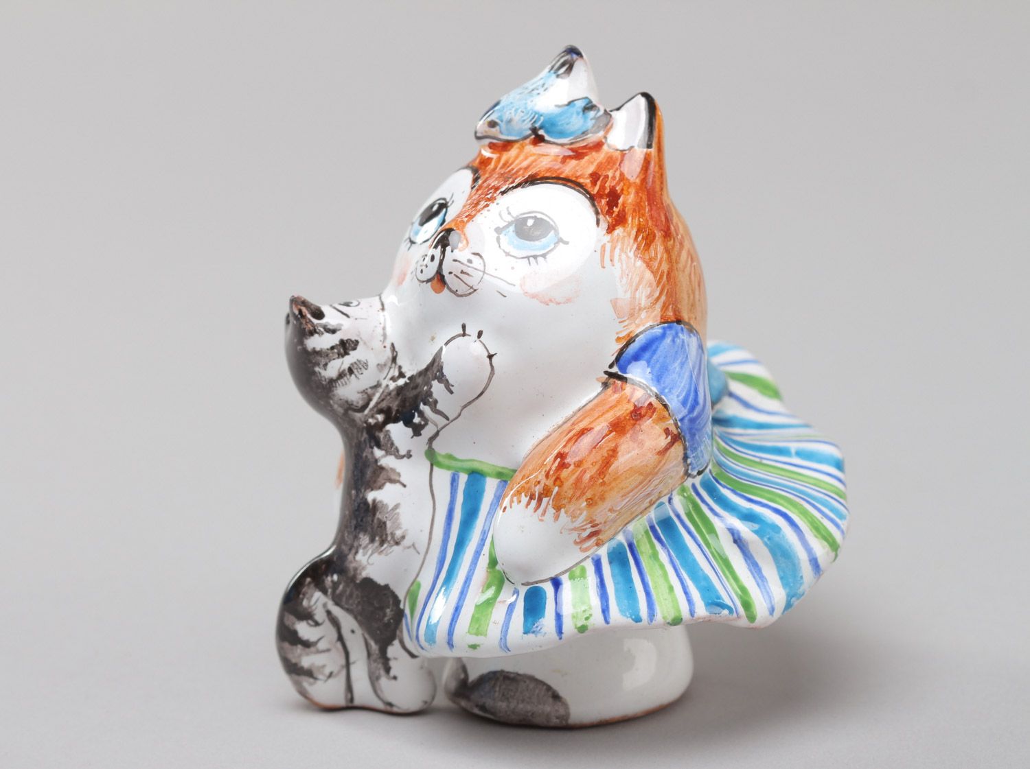 Figura decorativa de cerámica  hecha a mano gata madre foto 2