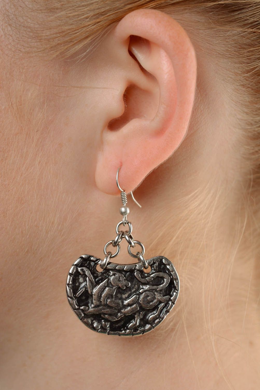 Massive Ohrringe aus Metall Schneeleopard foto 3