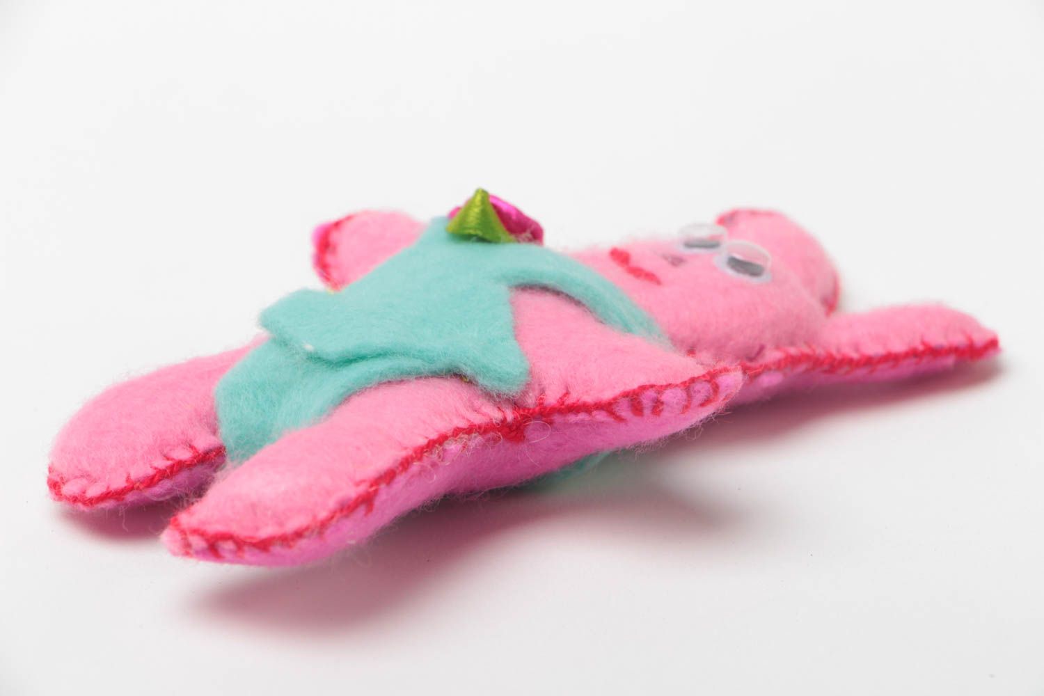 Petit jouet lapin rose en feutre fait main original cadeau pour enfant photo 3