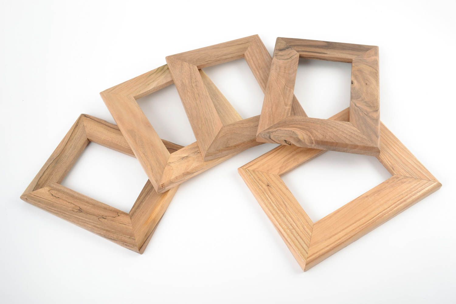 Handgemachtes rechteckiges Fotorahmen Set aus Holz 5 Stück mit Lack bedeckt foto 4