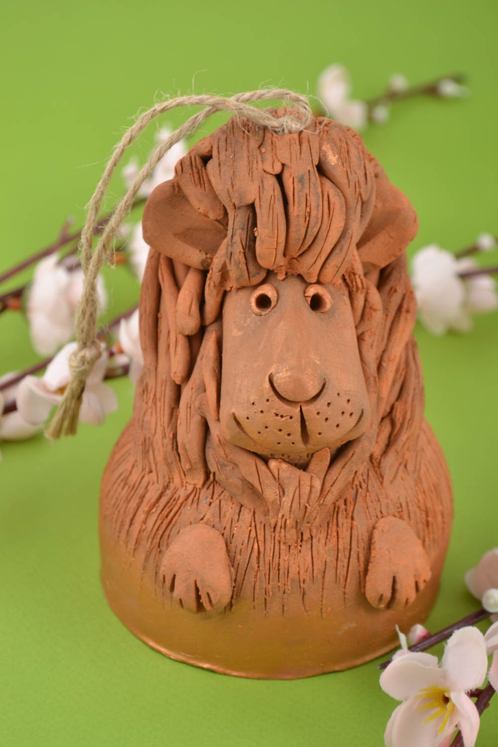 Handmade Dekofigur Löwe Keramik Deko Figur aus Ton Glöckchen braun foto 1