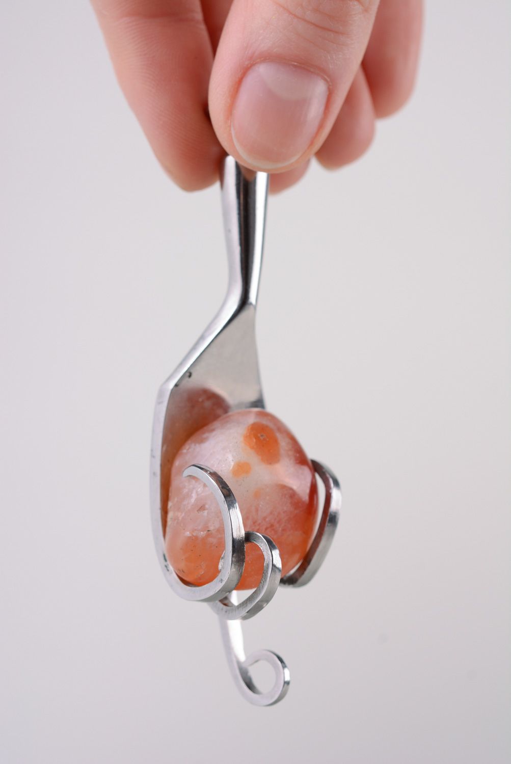Pendentif en métal avec pierre orange fait main original accessoires pour femme photo 3