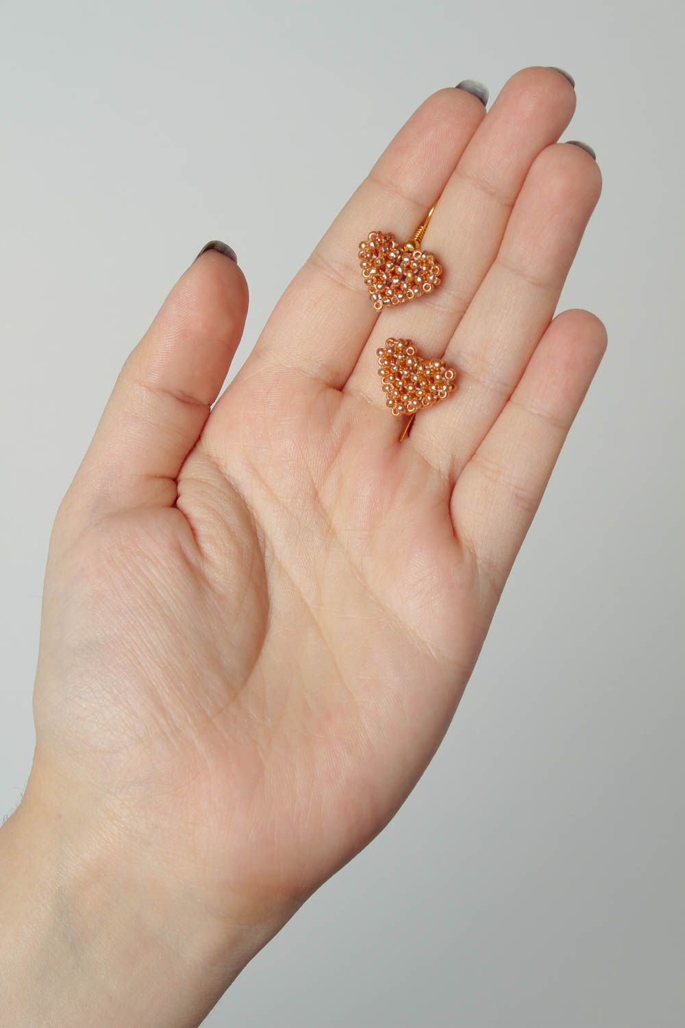 Boucles d'oreilles coeurs Bijou fait main petit perles de rocaille Cadeau femme photo 2