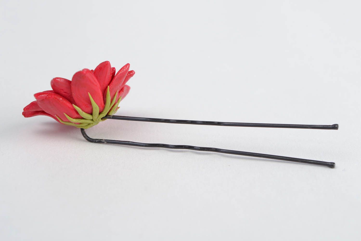 Красная шпилька для волос из полимерной глины ручной работы с цветком красивая фото 4
