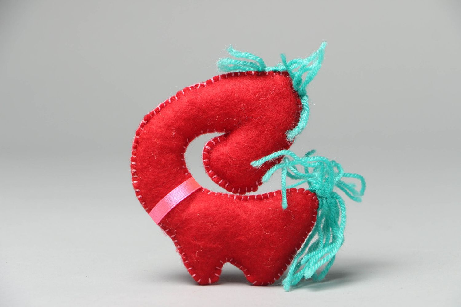 Мягкая игрушка ручной работы из фетра детская Красная лошадка фото 2