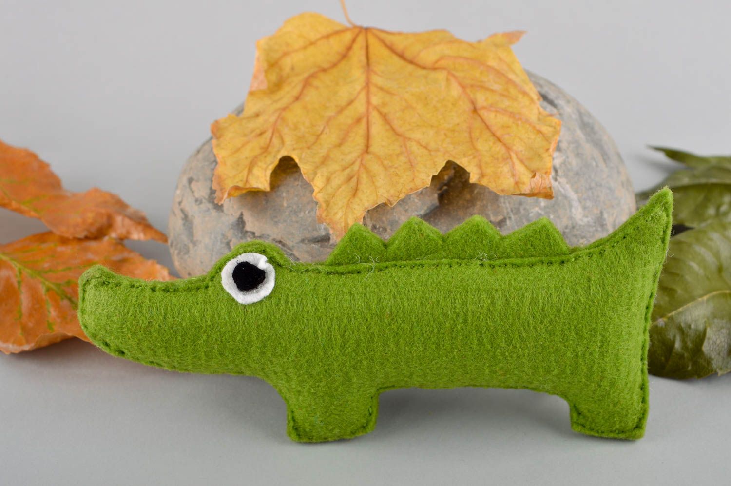Игрушка ручной работы игрушка из шерсти игрушка из войлока Крокодил зеленый фото 1
