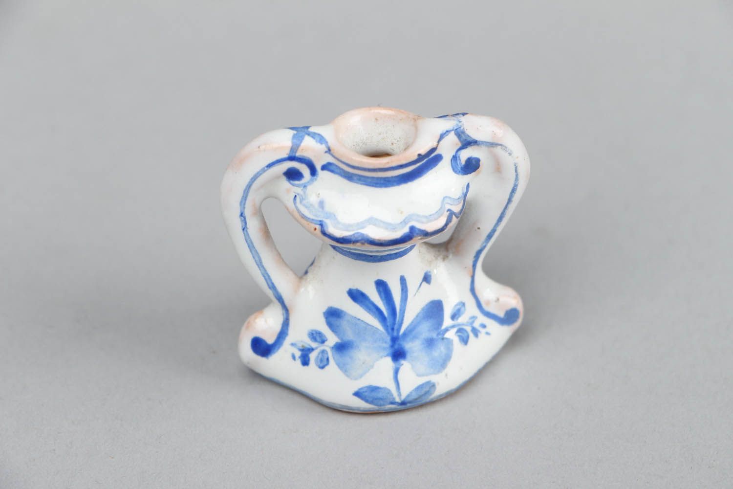 Petit vase en céramique avec manches fait main photo 2