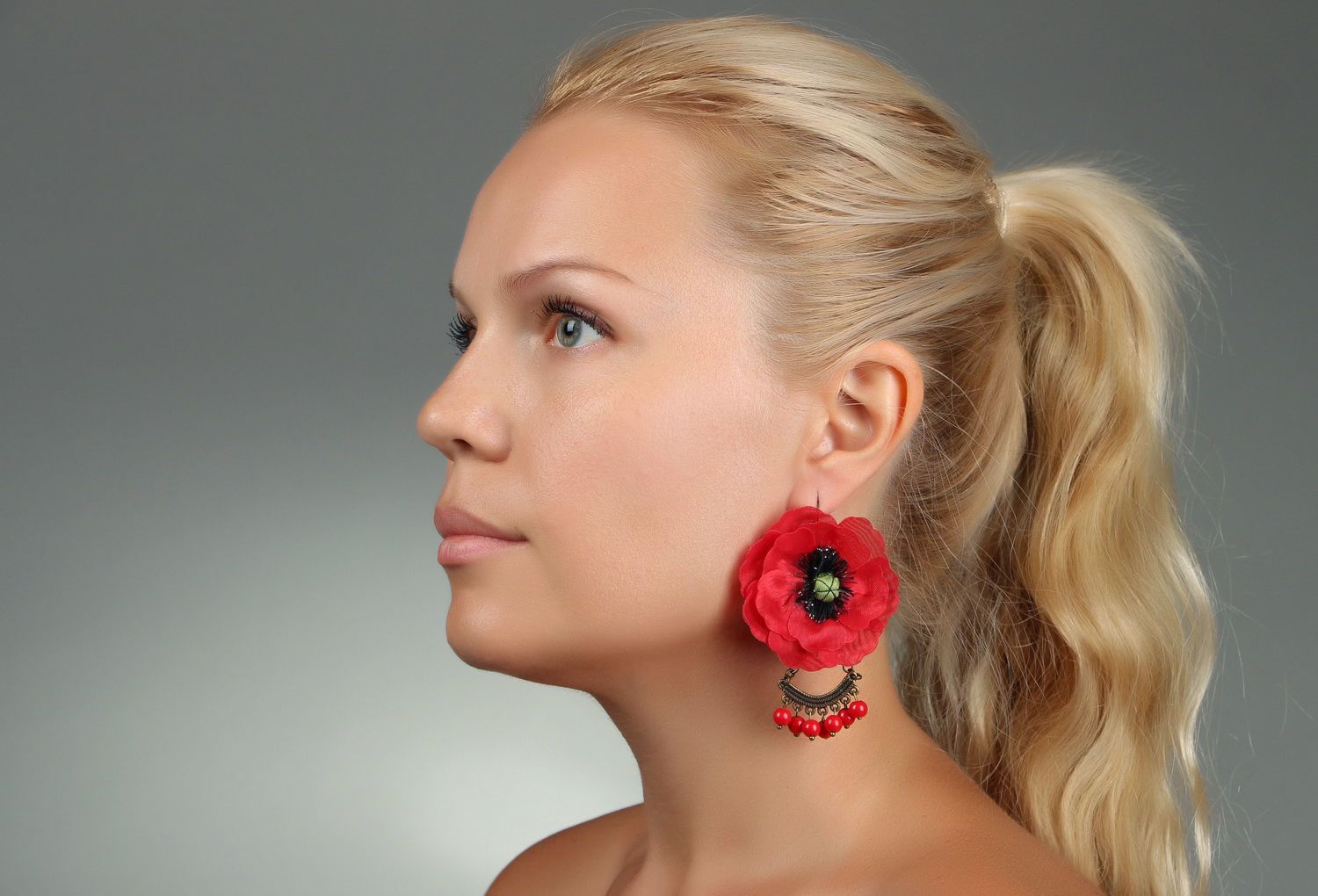Earrings with artificial flowers and beads of coral photo 5